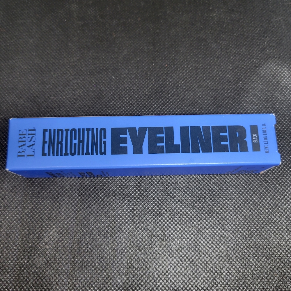 ⭐️ Babe Lash Enriching Eyeliner SMUDGE-PROOF AND GOOD FOR LASHES